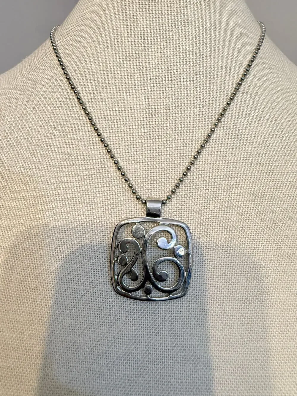 Vintage Silver Tone Scroll Pendant Necklace 19”